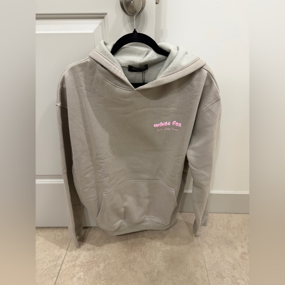 White Fox M/L Grey & Pink Lounge Essentials Hoodie. ⚡️💕